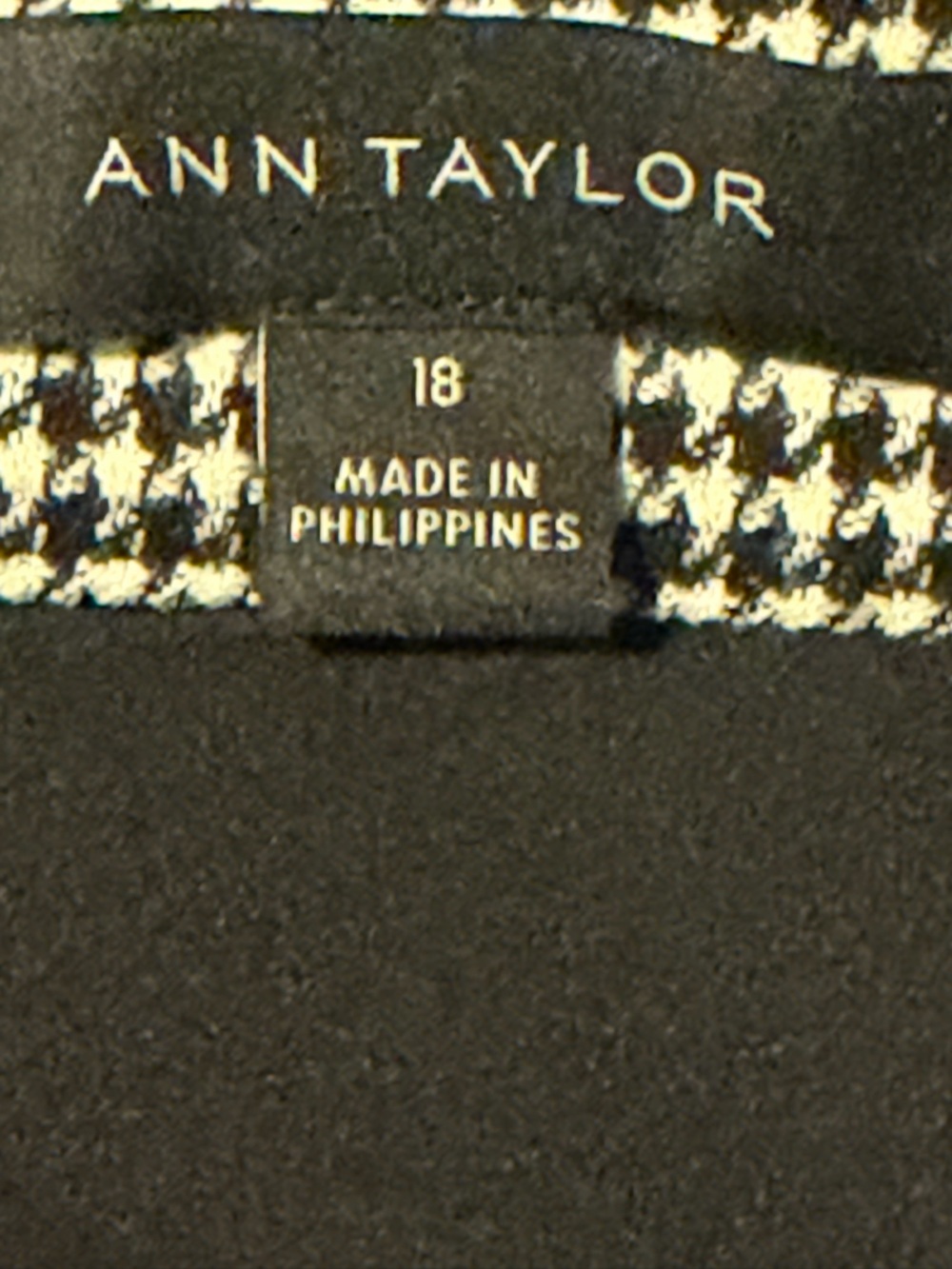 Ann Taylor Houndstooth Skirt - Size 18 - Picture 4 of 8